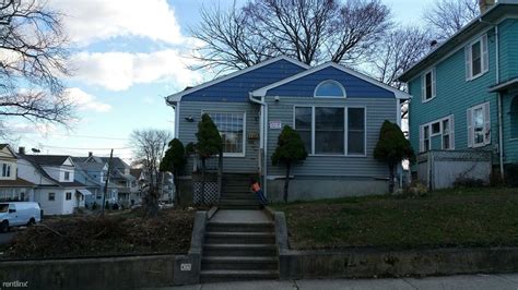 There are currently 36 houses available for <b>rent</b> which fluctuated 0. . Rooms for rent in bridgeport ct